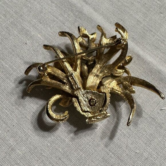 Vintage Signed ART Gold tone and Enamel  Flower Basket Pin Brooch - Picture 4 of 7